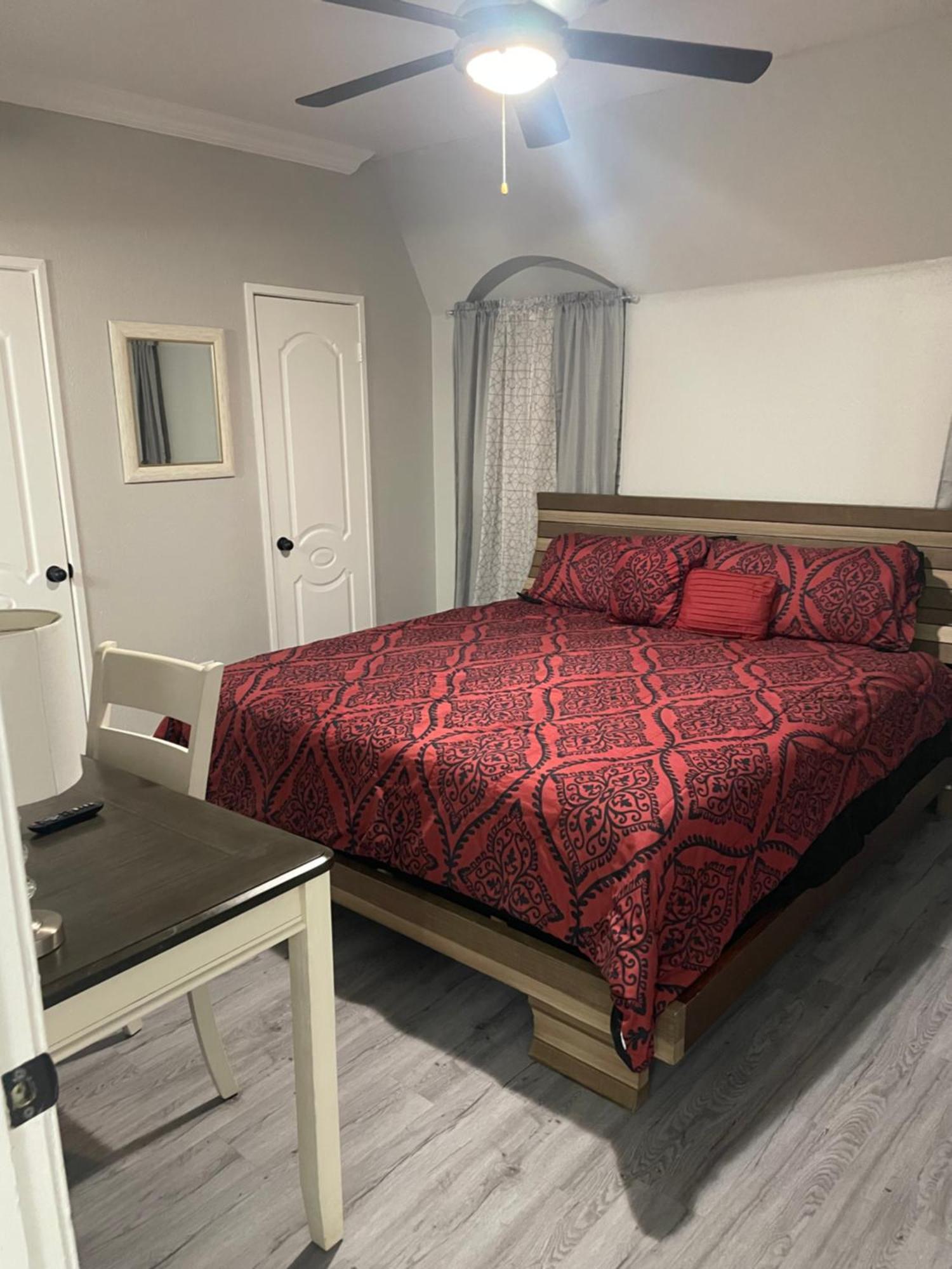 Duchele Aparthotel Houston Bagian luar foto